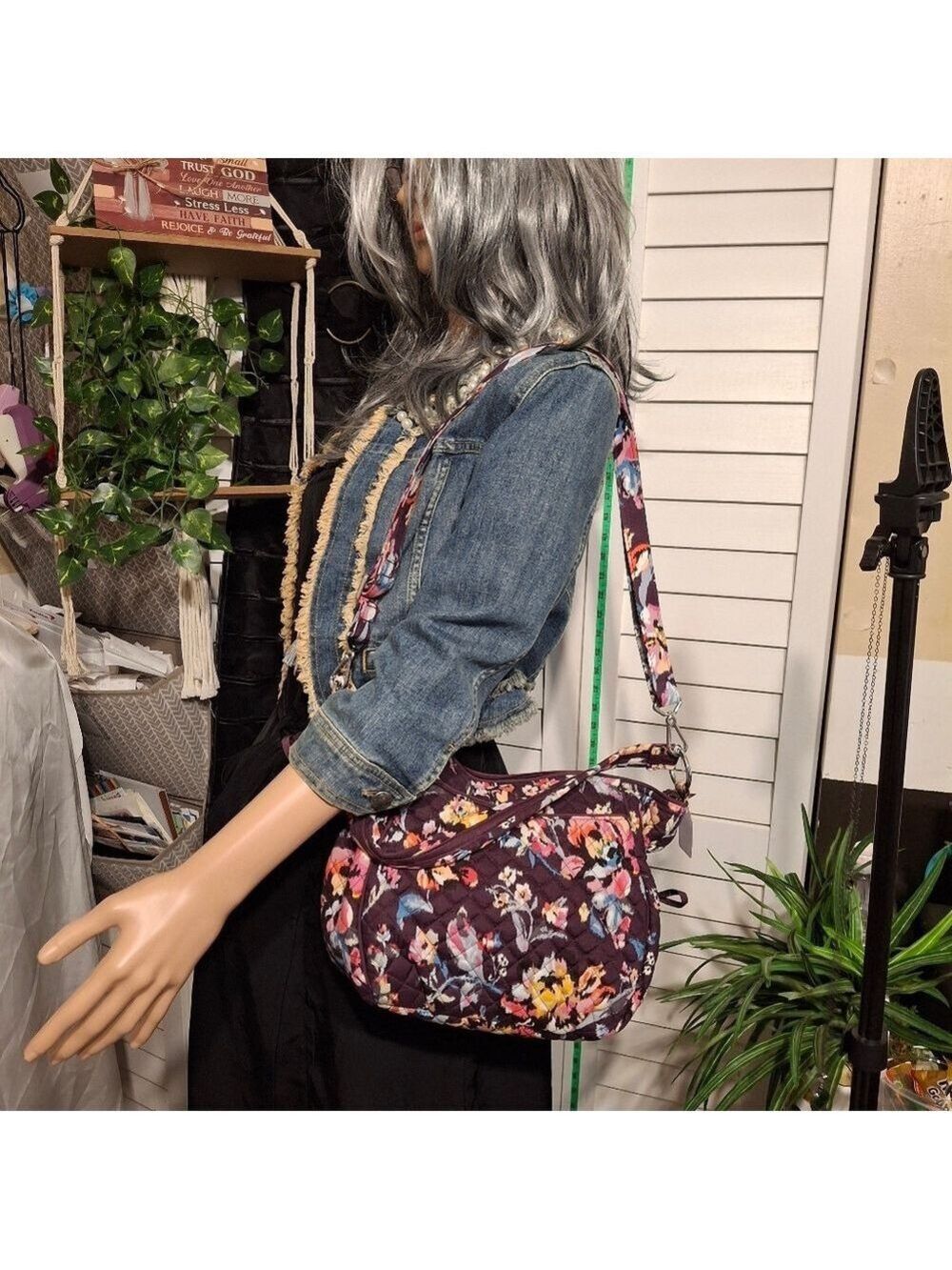 Vera Bradley Med Sized Floral Quilted Bag - Purple Like New - Picture 2 of 12